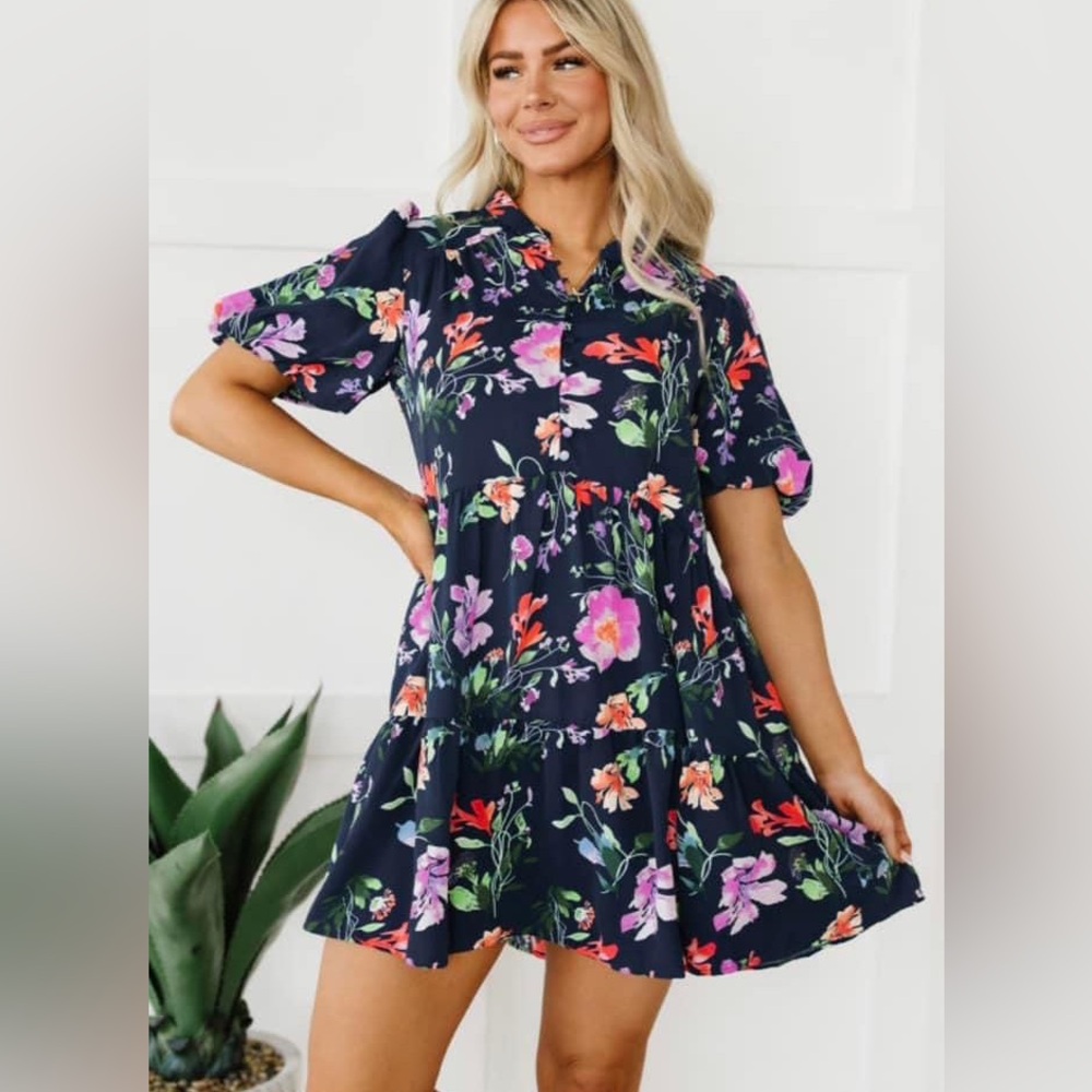 💙Navy floral print, tiered dress/size medium(6/8)